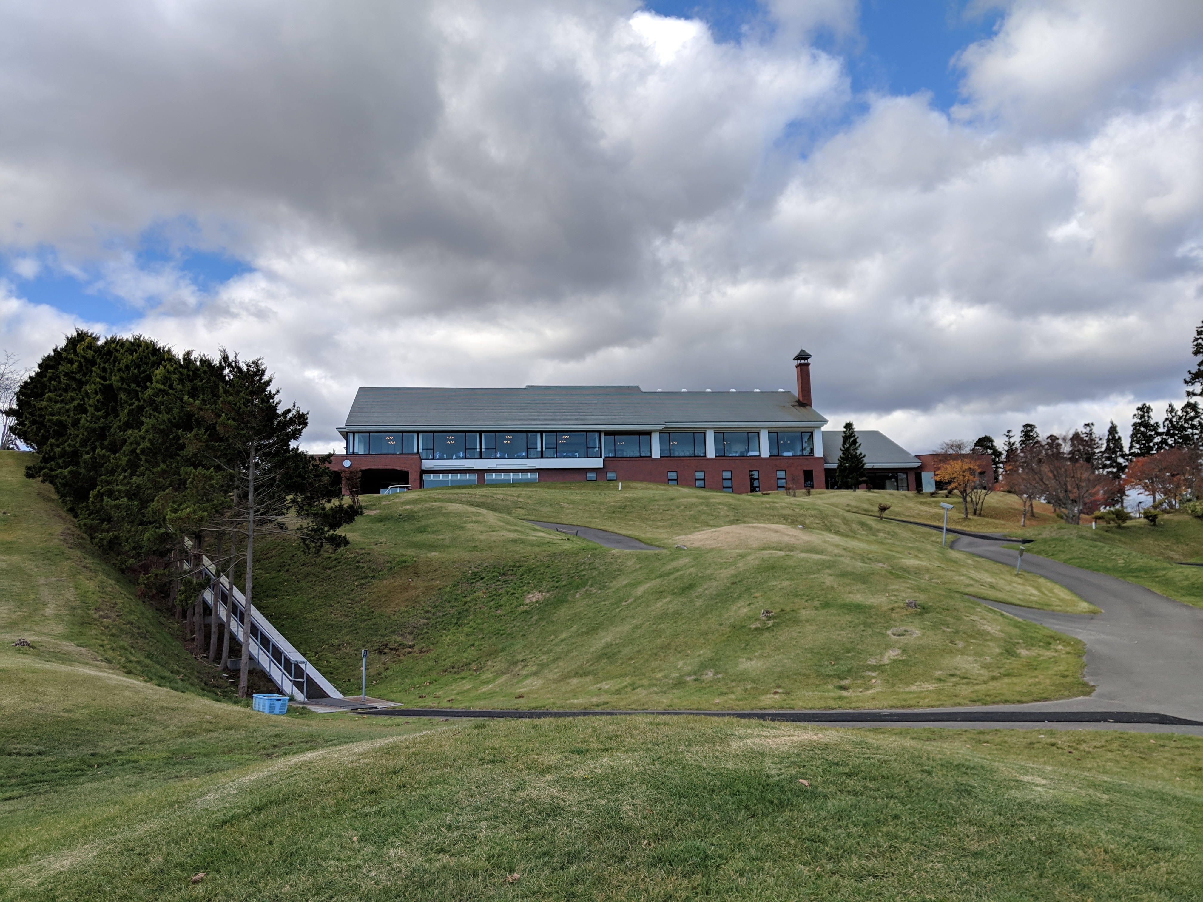 A view of the clubhouse after 9, with one of the moving walkways on the left