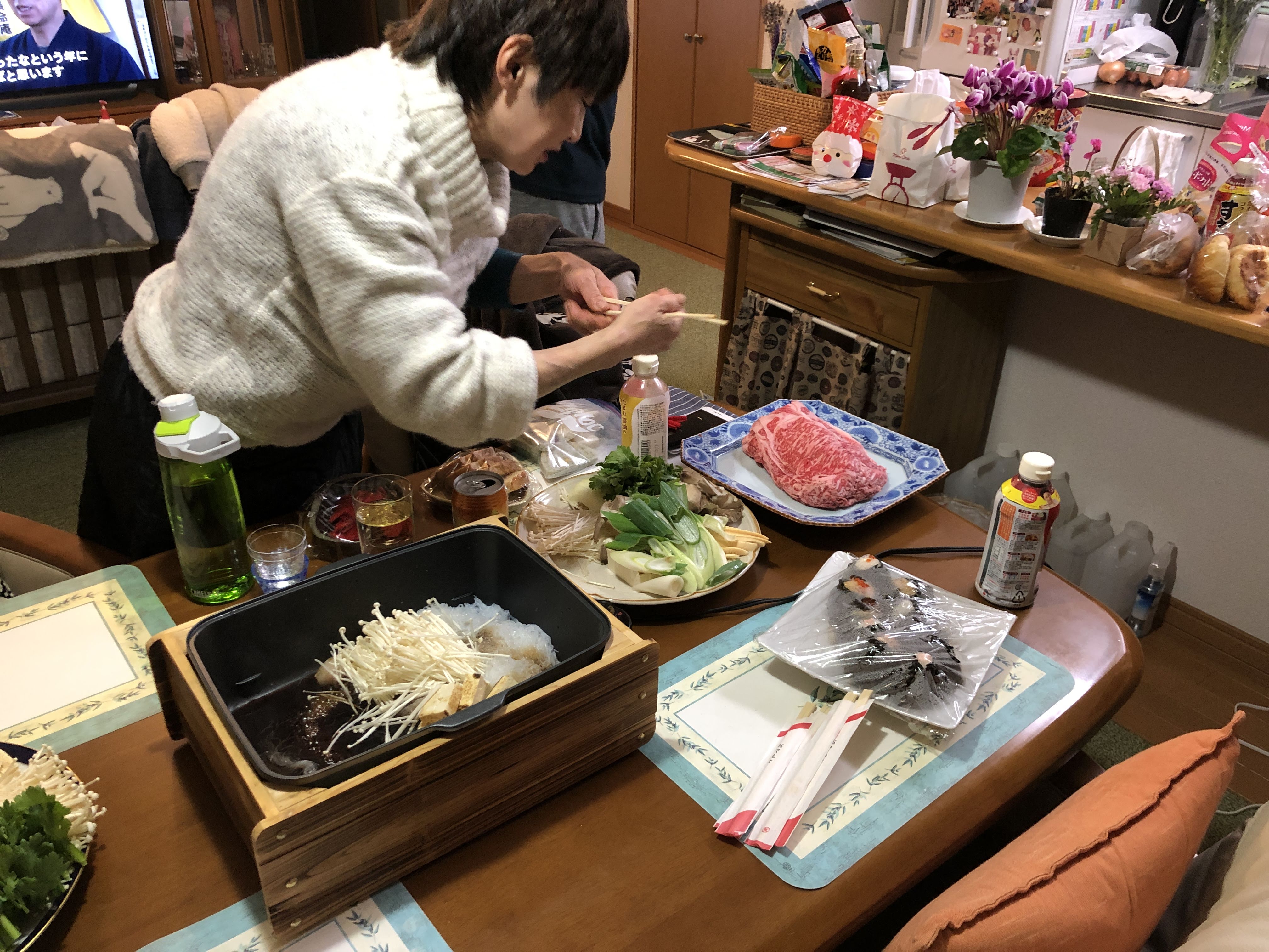 Yoko-nechan prepping the sukiyaki