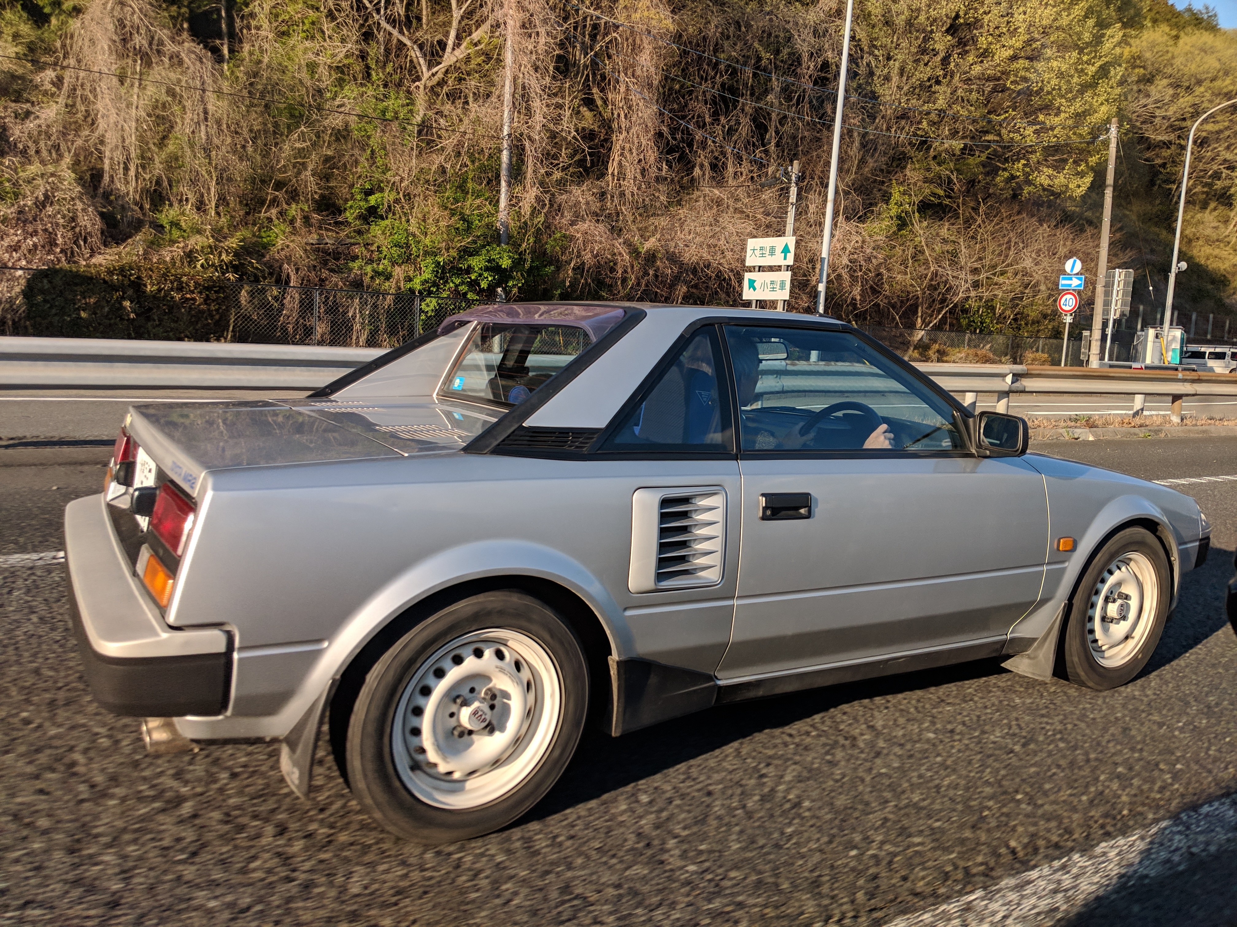 Bonus MR2 pic Seri snapped during our drive back to Tokyo!